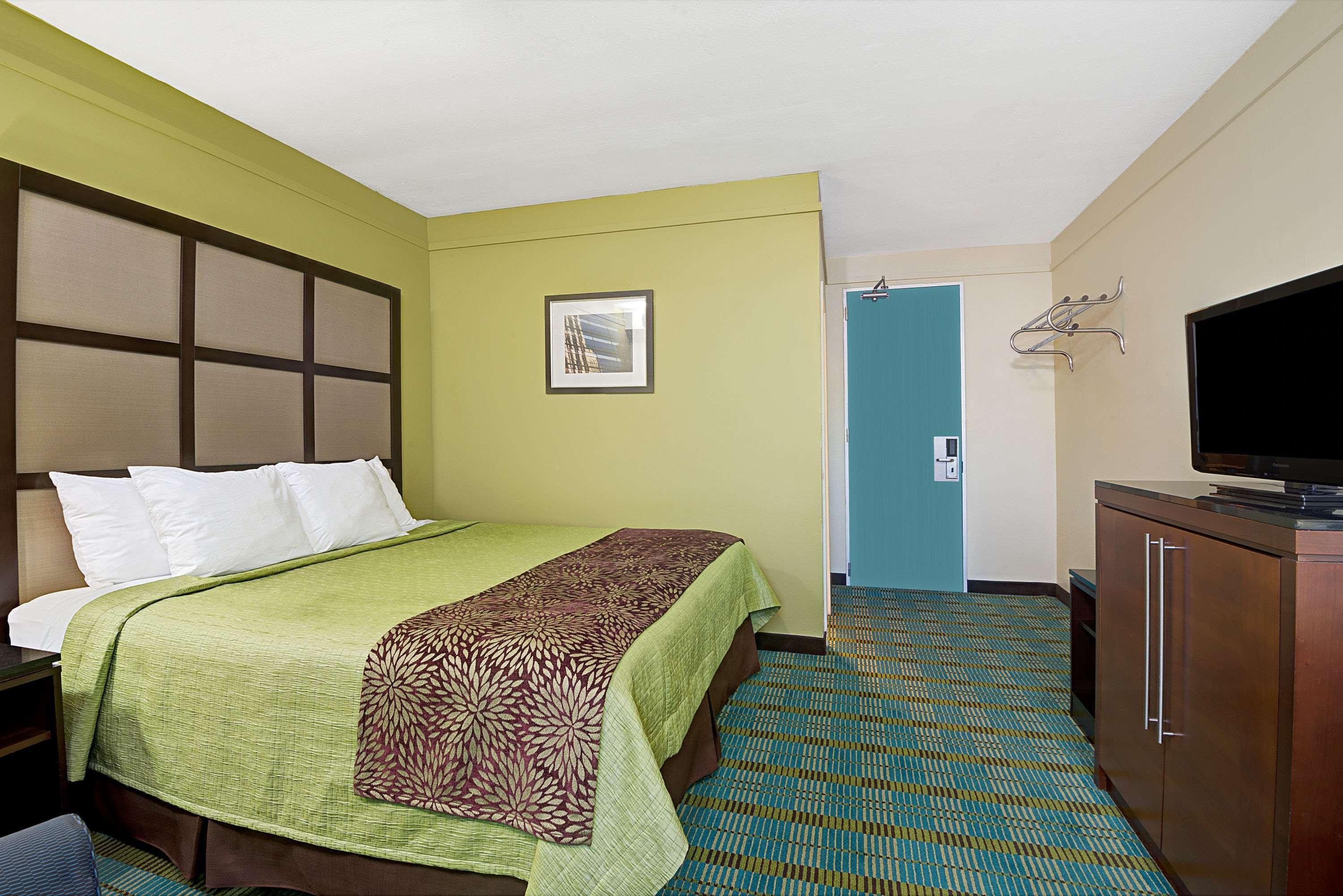 Days Inn By Wyndham Southington Exteriör bild