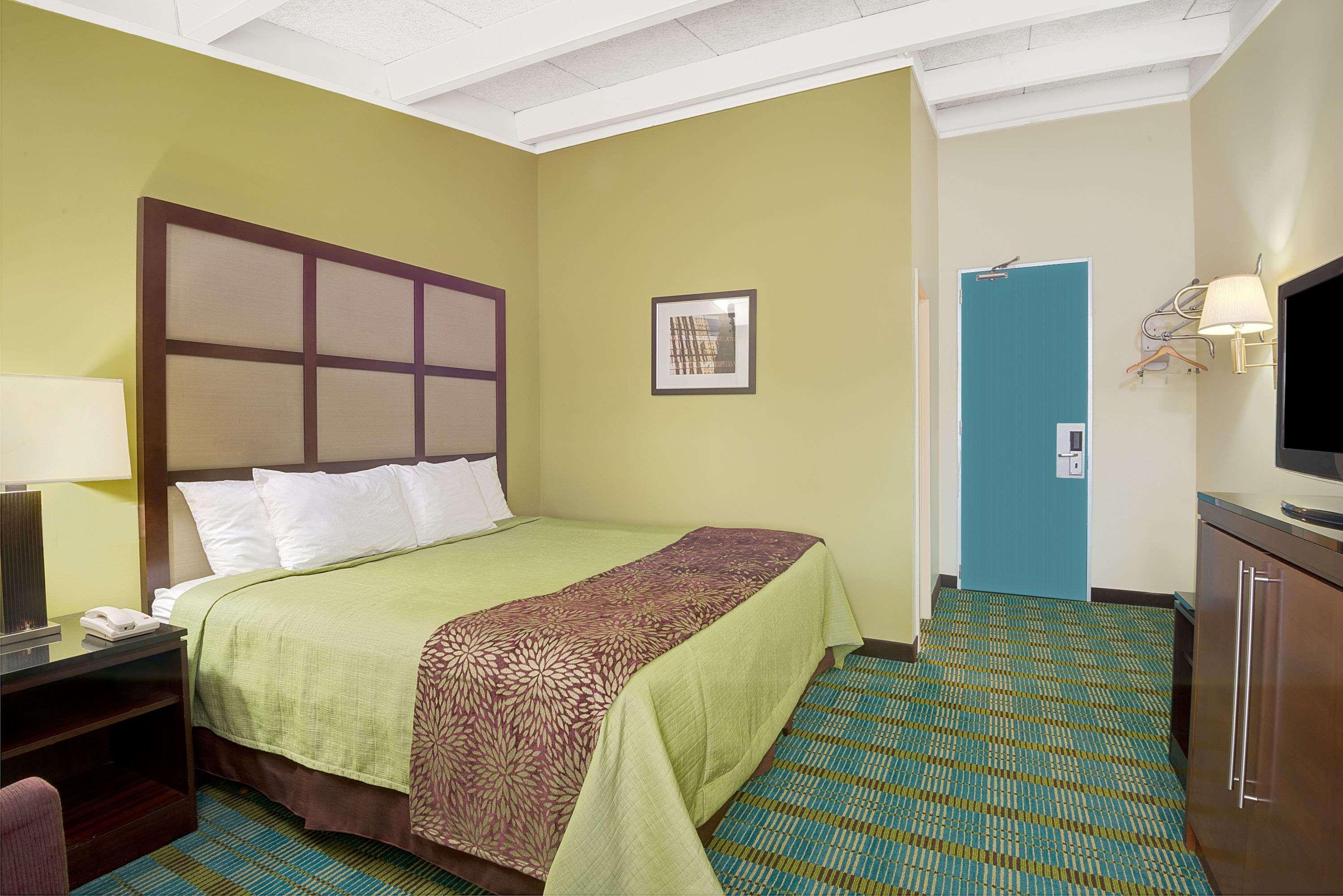 Days Inn By Wyndham Southington Exteriör bild