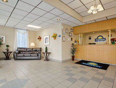Days Inn By Wyndham Southington Exteriör bild