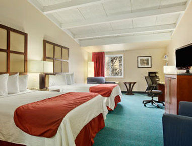 Days Inn By Wyndham Southington Exteriör bild