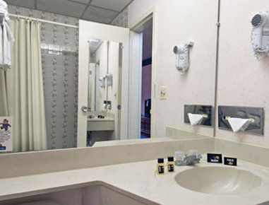 Days Inn By Wyndham Southington Exteriör bild